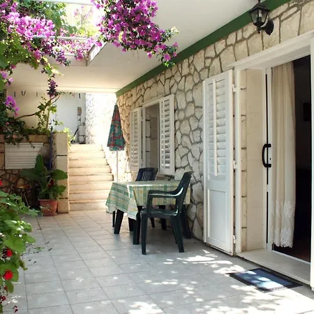 With A Parking Space Hvar - 624