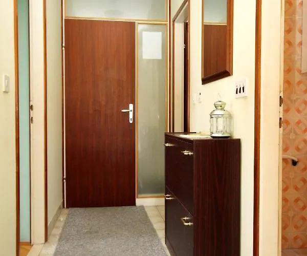 With A Parking Space Hvar - 624 赫瓦尔