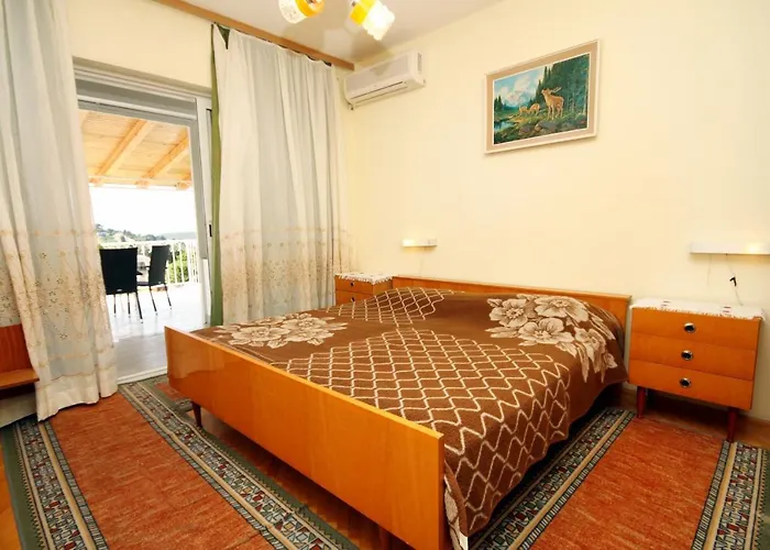 With A Parking Space Hvar - 624